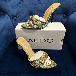 ALDO Women’s floral pump in size 8